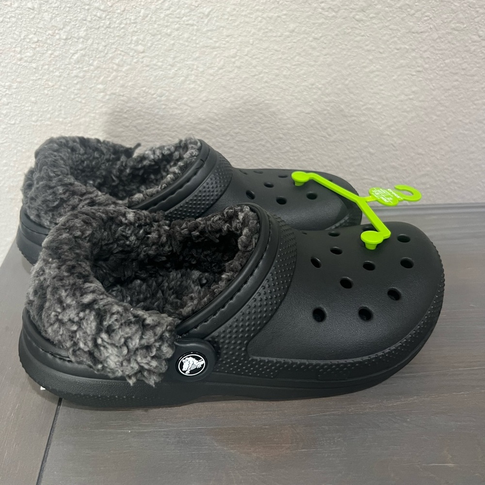 CROCS Classic Fleece Lined Black Clogs (NWT!!) - Picture 3 of 7